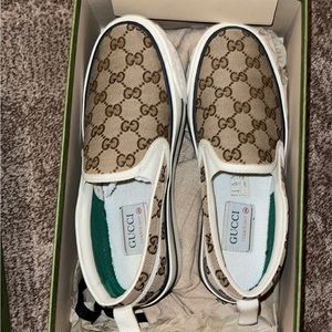 Gucci court shoes